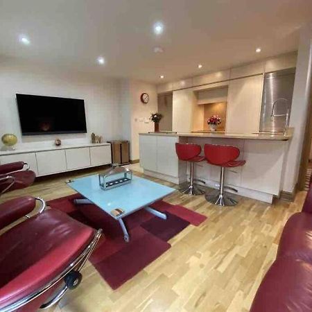Lovely 2 Double Bedroom Flat With Patio Manchester Luaran gambar