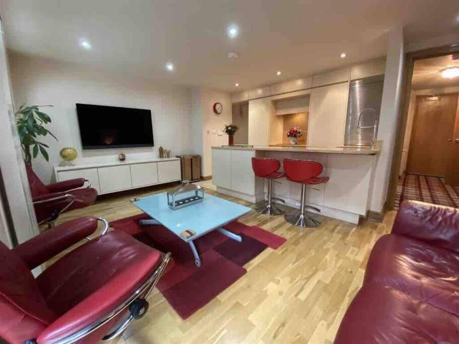 Lovely 2 Double Bedroom Flat With Patio Manchester Luaran gambar