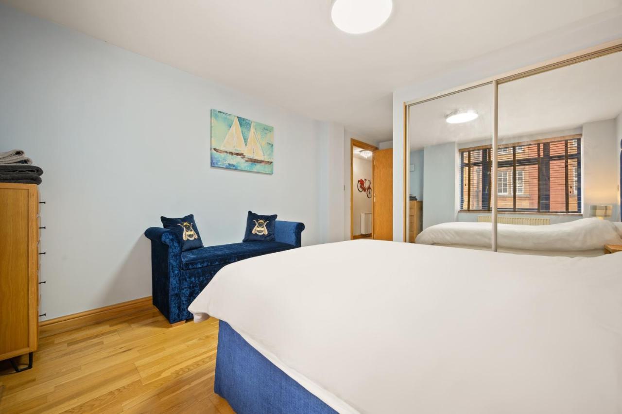 Lovely 2 Double Bedroom Flat With Patio Manchester Luaran gambar