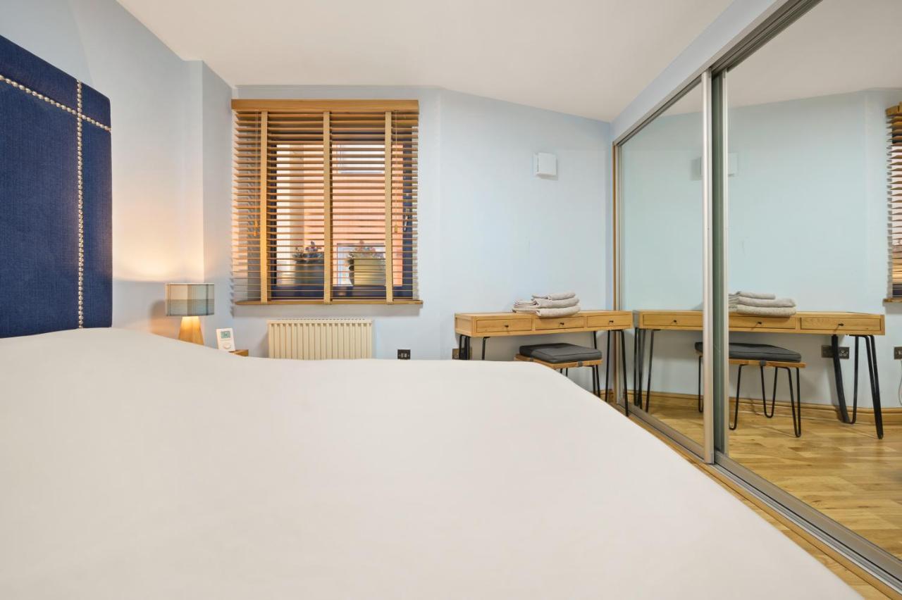 Lovely 2 Double Bedroom Flat With Patio Manchester Luaran gambar