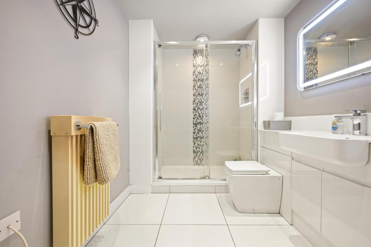 Lovely 2 Double Bedroom Flat With Patio Manchester Luaran gambar