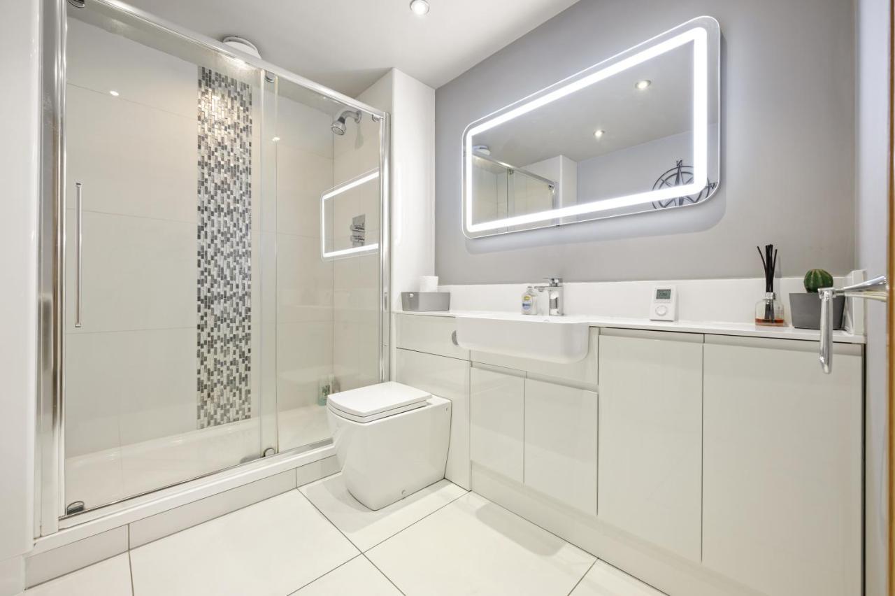Lovely 2 Double Bedroom Flat With Patio Manchester Luaran gambar