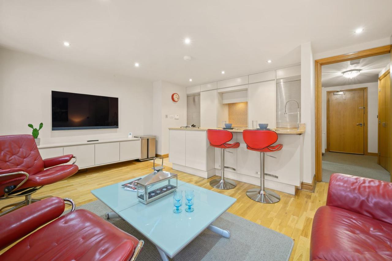 Lovely 2 Double Bedroom Flat With Patio Manchester Luaran gambar