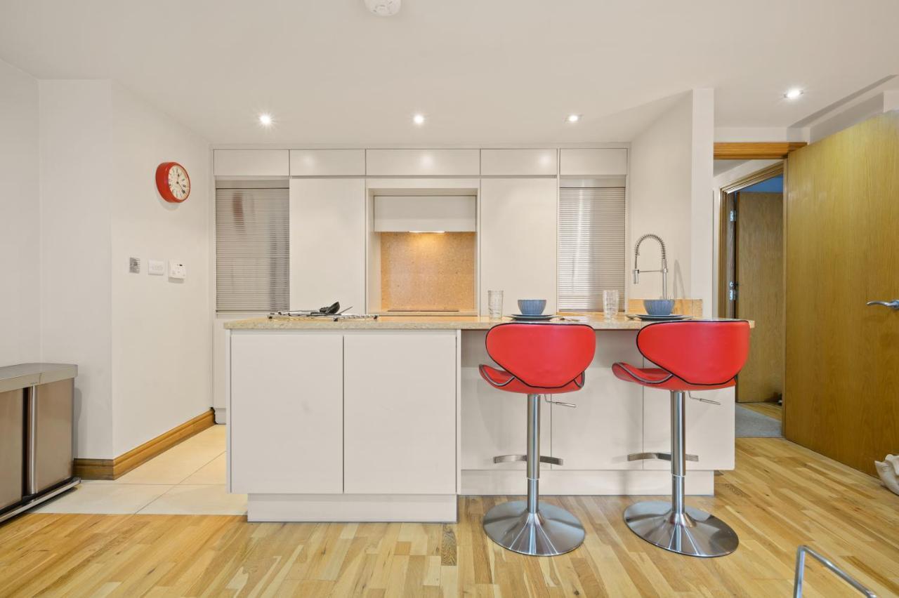 Lovely 2 Double Bedroom Flat With Patio Manchester Luaran gambar