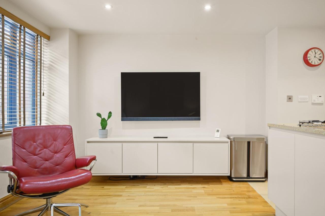 Lovely 2 Double Bedroom Flat With Patio Manchester Luaran gambar