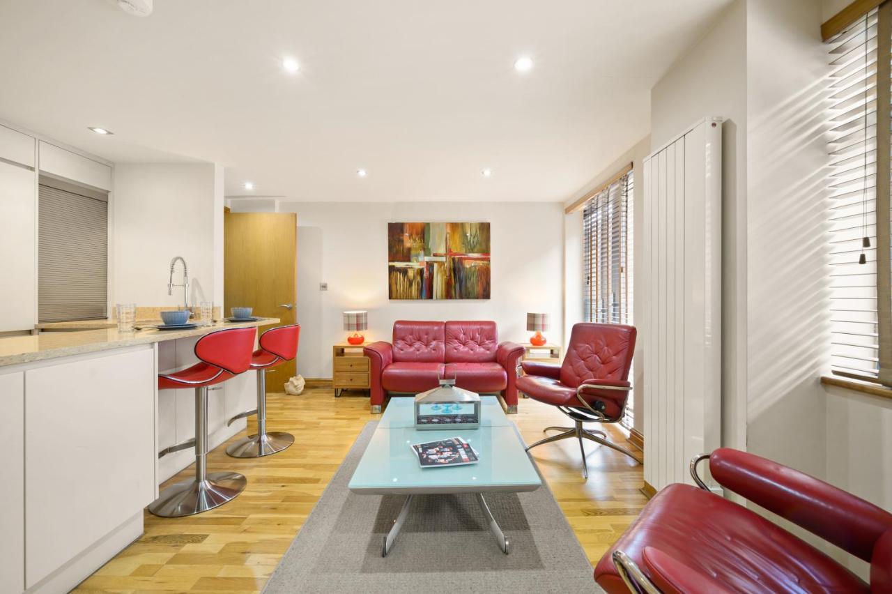 Lovely 2 Double Bedroom Flat With Patio Manchester Luaran gambar
