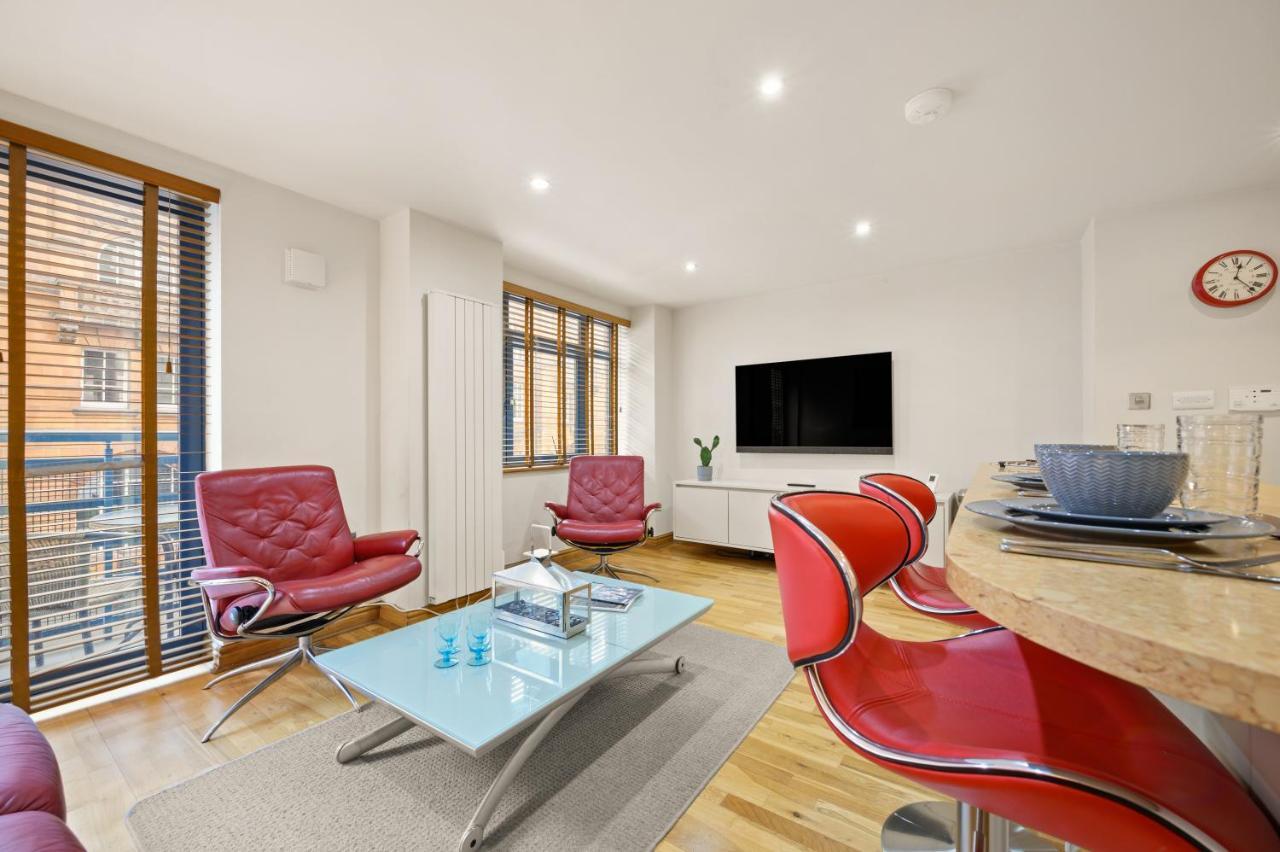 Lovely 2 Double Bedroom Flat With Patio Manchester Luaran gambar