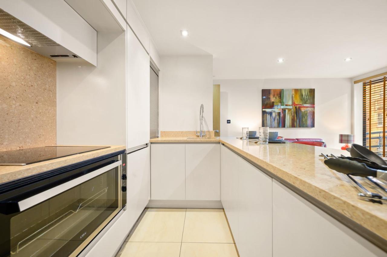 Lovely 2 Double Bedroom Flat With Patio Manchester Luaran gambar