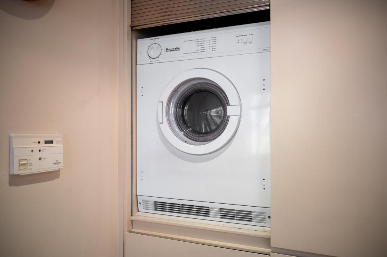 Lovely 2 Double Bedroom Flat With Patio Manchester Luaran gambar